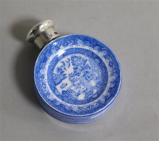 An Edwardian silver mounted willow pattern moon vase shaped scent bottle by Sampson Mordan & Co, London, 1902, 55mm.